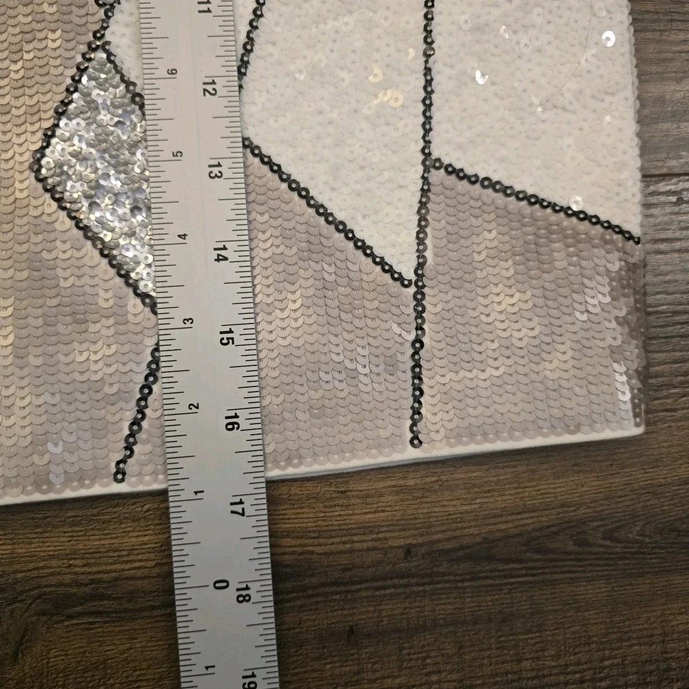 Express Skirt Womens Medium White, Black,‎ and Silver Sequin Design NWT Bodycon